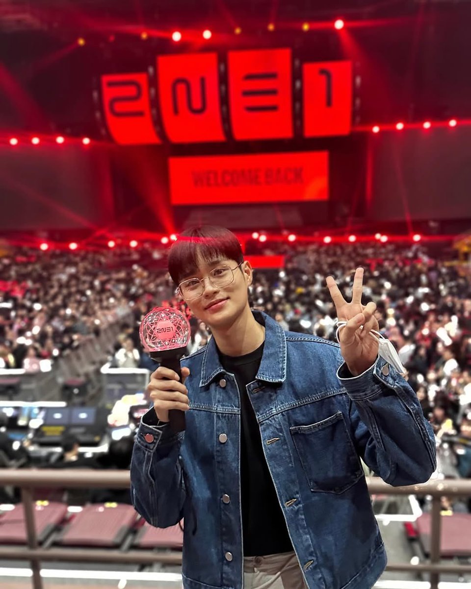 lyeolle's tweet photo. Same energy, different locations and one legendary night ✨

#AB6IX #LEEDAEHWI #DAEHWI #ABNEW https://t.co/XdRHTlG5mI