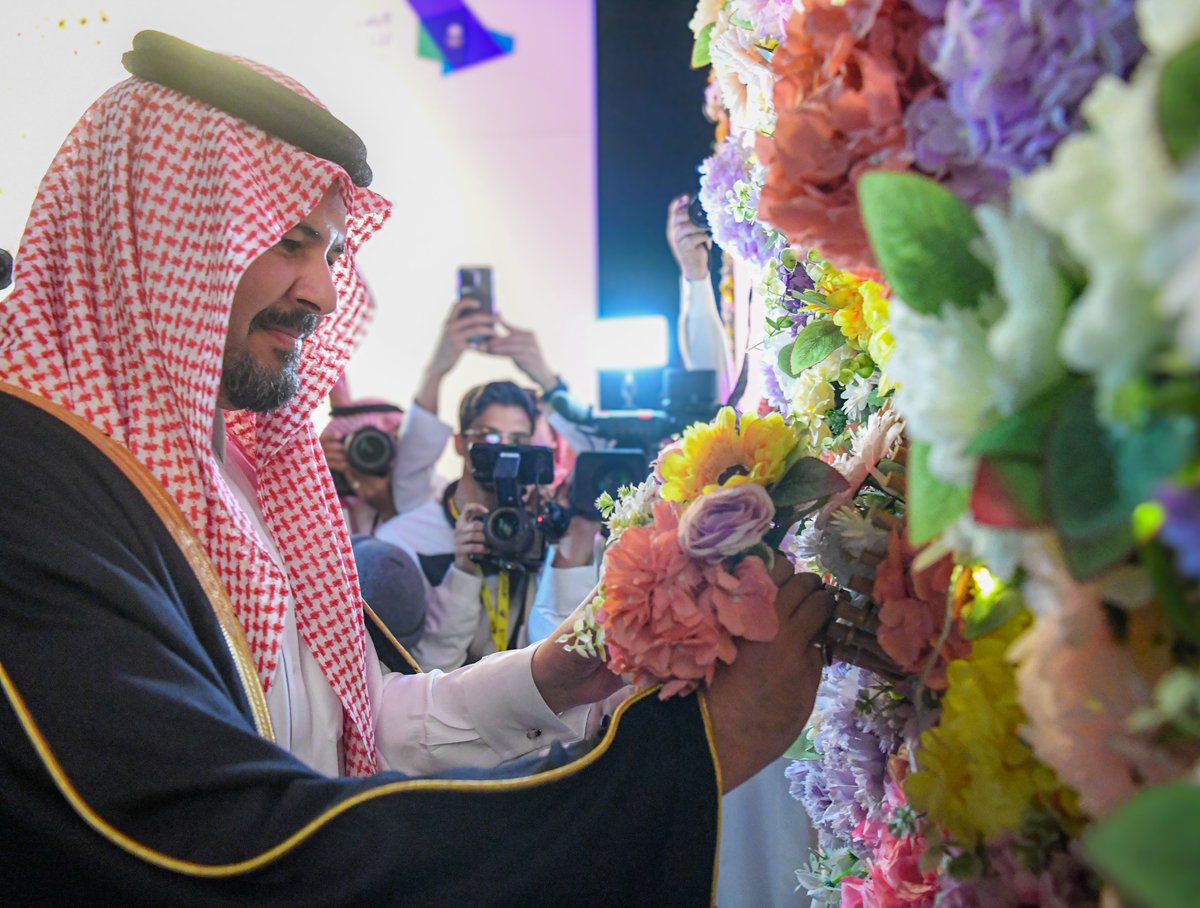 سمو أمير منطقة #المدينة_المنورة #سلمان_بن_سلطان، يرعى انطلاق فعاليات مهرجان الزهور والحدائق 15 لعام 2025 في مدينة #ينبع الصناعية، بحضور معالي وزير الصناعة والثروة المعدنية، رئيس مجلس إدارة الهيئة الملكية للجبيل وينبع المهندس بندر بن إبراهيم الخريف.