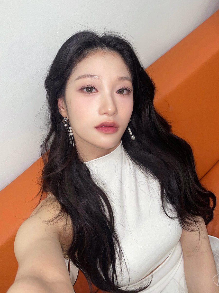 Performed beautifully with a mask, leaving everyone curious. 🎭✨