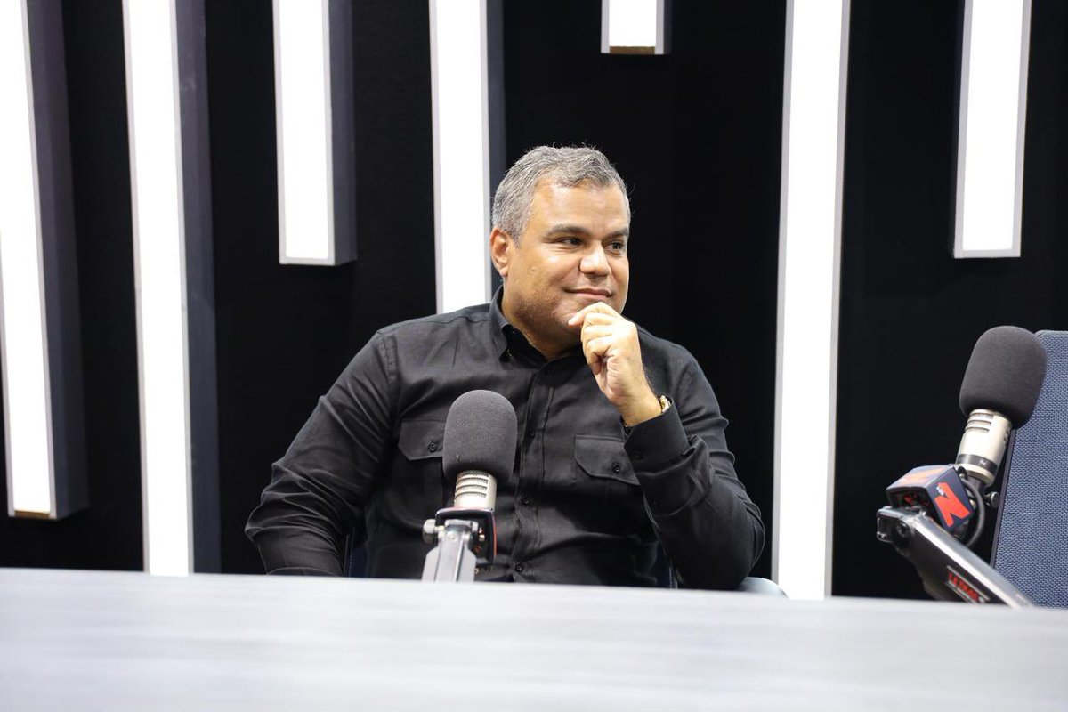 Gracias a mis amigos del programa radial El Gobierno de la Tarde @z_digital , a mí estimada amiga @iluminadamunoztv Vegana @faustomontedeoca @valentinperezRD @joselitofelizm <a href="/EriniaPeralta/">Erinia Peralta Rodríguez</a> @elvisLimar @hectorrpimentel por permitirme un espacio de conversación.