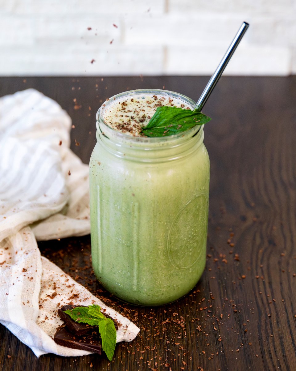 Chocolate Mint Protein Shake, anyone?

Health is adaptable. So too is the Chocolate Medley. Swap in your favorite ingredients and make this recipe your own.

1/2 stick pack LMNT Chocolate Mint
1 banana
1 cup fresh spinach
1 tbsp coconut butter
1 cup milk of choice
1 scoop protein