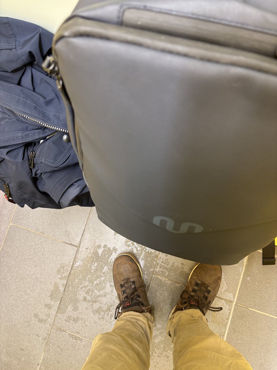 Media_Galaxy_TV's tweet photo. Ein Foto aus meiner Galerie… In Amsterdam und beim Schwimmen mit meinem OneMate BackPack Pro. Kann ich sehr empfehlen! 🤩👍🫡 #ibes #ibes2025 #amsterdam #Onemate #travel https://t.co/P2FAzzlVtg