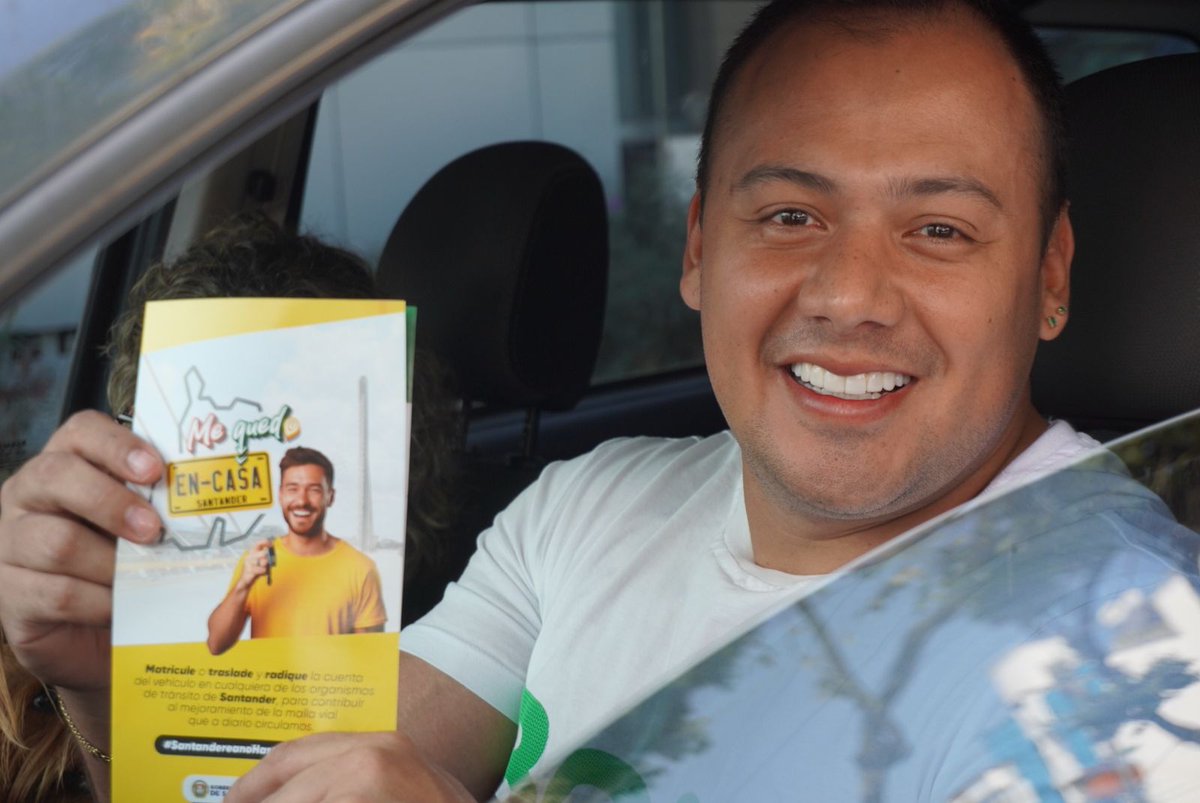 GobdeSantander's tweet image. 🚦🚘Desde la la Cra. 27 con Cl. 56, seguimos extendiendo la invitación a matricular o radicar la placa en #Santander. 

Necesitamos que el recaudo del impuesto vehicular se invierta #EnCasa, nuestra casa, para el mejoramiento de las vías secundarias y terciarias.