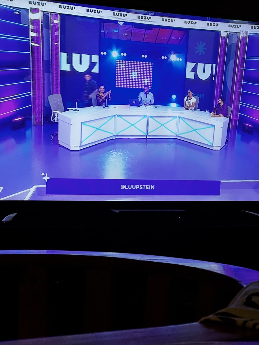 lu_pizzas's tweet photo. @nadiedicenada_ viendo #nadiedicenada con la familia, gran compañía 🥰  @NicolasOcchiato https://t.co/OIDnuVZQHQ