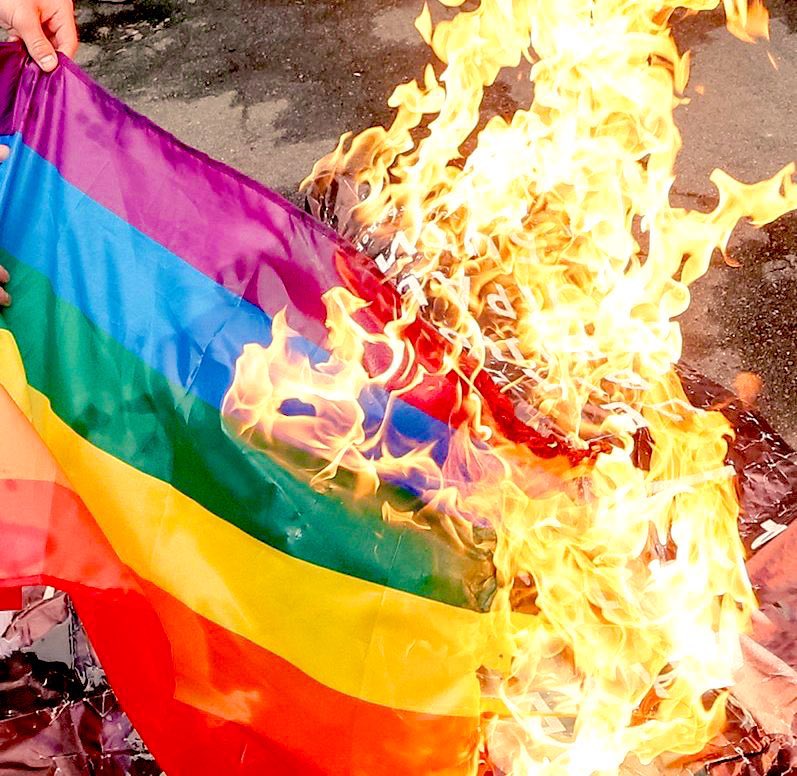 eduardomenoni's tweet photo. 🚨| ÚLTIMA HORA: El presidente Donald Trump firma una orden ejecutiva que prohíbe la "mutilación química y quirúrgica" de menores en los Estados Unidos. 🇺🇸 ¿APOYAS ESTE DURÍSIMO GOLPE AL LOBBY LGBTIQ+? https://t.co/A1NITsRB3M
