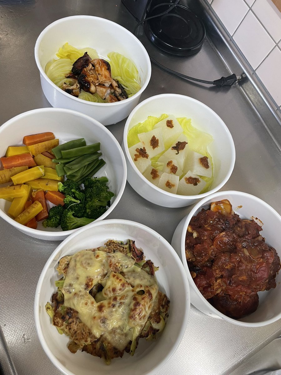 今日の勝田飯
伊達野菜の蒸し
伊達地鶏の生姜焼き
伊達大根のネギ味噌ぞえ
おからハンバーグ
野菜の切れ端のチジミ

私がボランティアさん、スタッフの為にご飯を作るのは、来てくれたボランティアさんの健康と感謝のためです