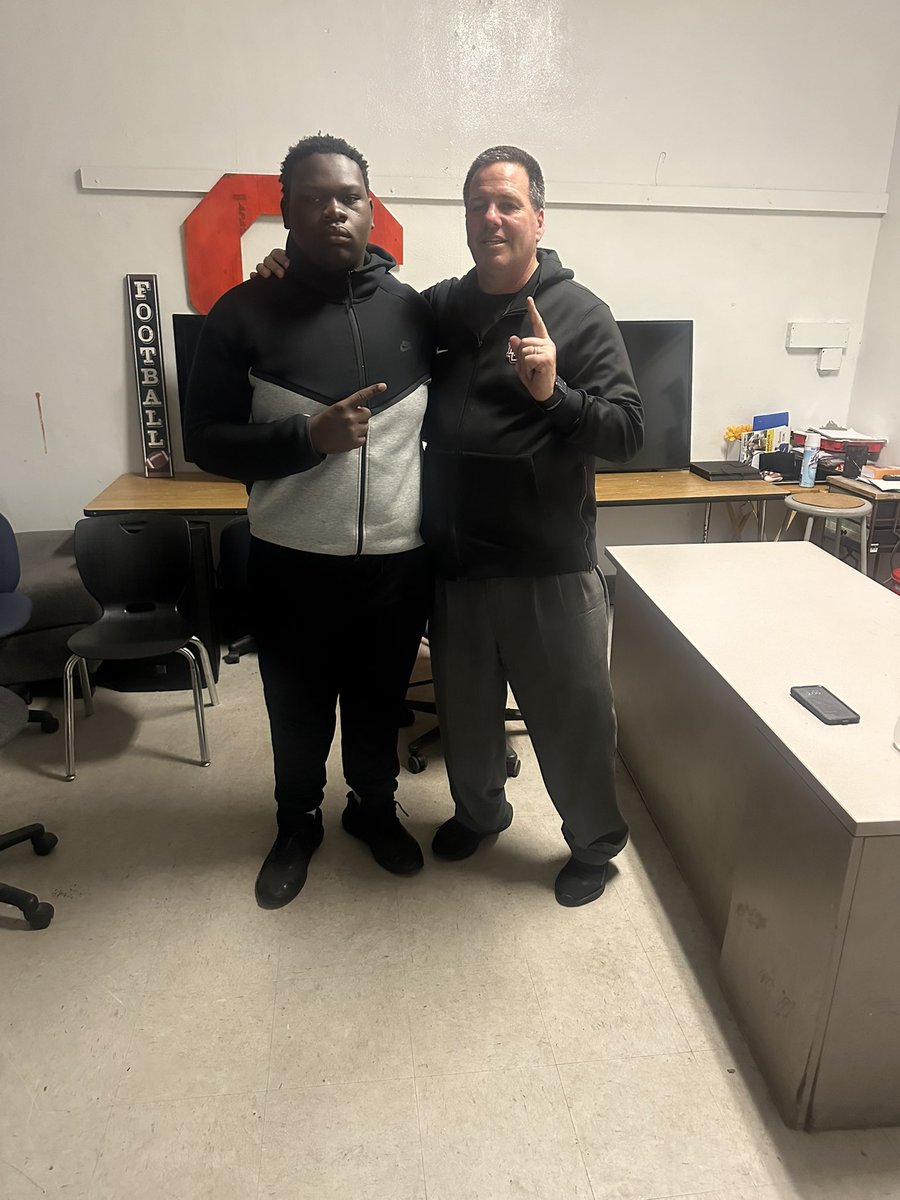 Jeremiah Hosten (@primetime_hos10) on Twitter photo Huge thanks to <a href="/CoachBWhite7/">Coach Brian White</a> from <a href="/BG_Football/">BGSU Football</a> for taking the time to stop by and chat with me today! Truly appreciate the opportunity to connect. Looking forward to what’s ahead! #Grateful #FootballFamily" Huge thanks to <a href="/CoachBWhite7/">Coach Brian White</a> from <a href="/BG_Football/">BGSU Football</a> for taking the time to stop by and chat with me today! Truly appreciate the opportunity to connect. Looking forward to what’s ahead! #Grateful #FootballFamily"