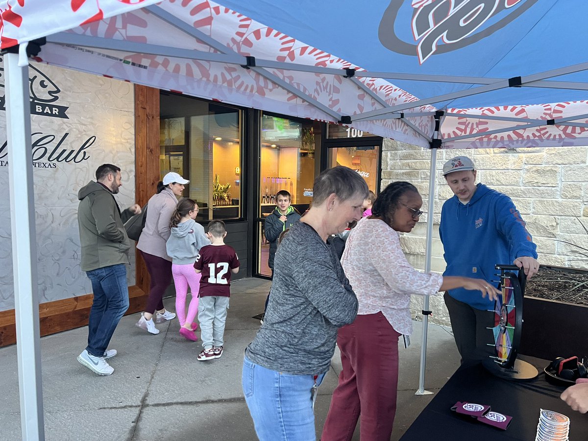 Candy 95 tweet media