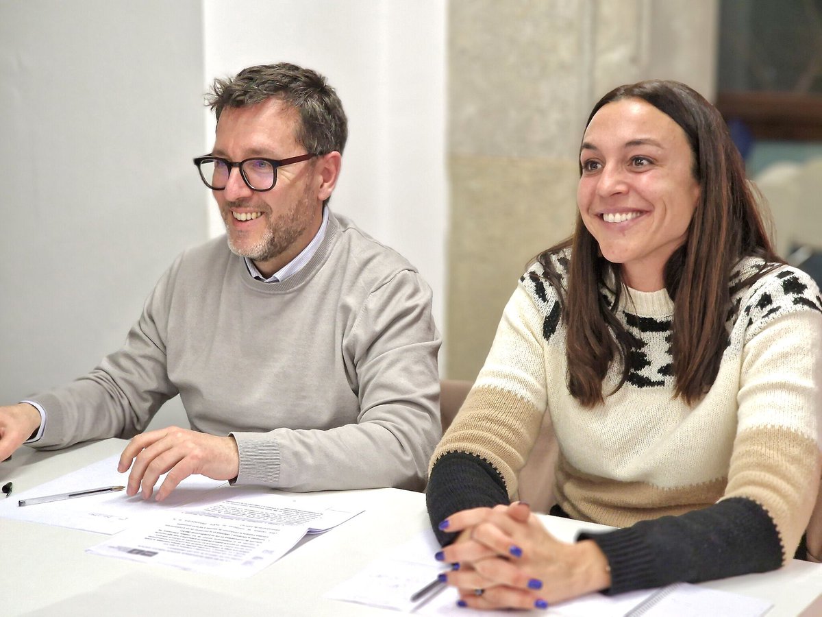 Elena Vila / ❤️ (@elenavilagomez) on Twitter photo Avui la Sala Noble de Torreblanca se’ns ha quedat petita per l’acte “Els Jutjats de Sant Cugat, més a prop que mai”.
Moltes gràcies a <a href="/arandapaco/">Paco Aranda</a> per acompanyar-nos i a tot el veïnat que ha participat i ha plantejat els seus dubtes.
Ens queda molta feina per fer, però ja hem Avui la Sala Noble de Torreblanca se’ns ha quedat petita per l’acte “Els Jutjats de Sant Cugat, més a prop que mai”.
Moltes gràcies a <a href="/arandapaco/">Paco Aranda</a> per acompanyar-nos i a tot el veïnat que ha participat i ha plantejat els seus dubtes.
Ens queda molta feina per fer, però ja hem