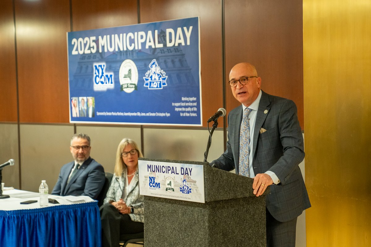 NYSCounties's tweet photo. Today in Albany, counties joined with @NYMayors and @nytowns for a panel discussion on the top issues facing local governments and how we can improve local services in NYS!
Thank you @jonesnyassembly, @NYSSenatorMRM, @chrisryanSD50 for sponsoring the inaugural #MunicipalDay! https://t.co/BMTCfxWeKJ