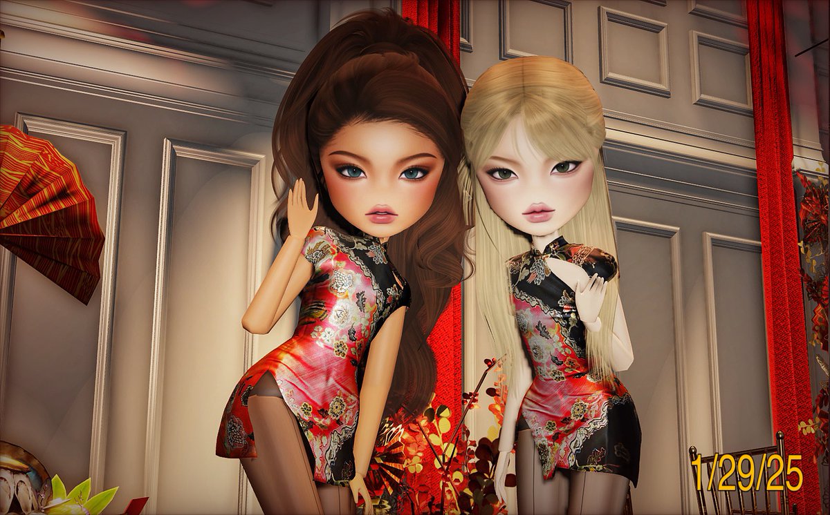 — Keira Muti and Karlie Kloss 🧧