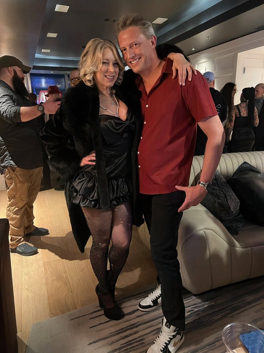 What a great time at the <a href="/realloyalfans/">loyalfans.com</a> party at <a href="/avnawards/">AVN Awards</a>! 

Love catching up with <a href="/thekatiemorgan/">Katie Morgan</a> ⭐️