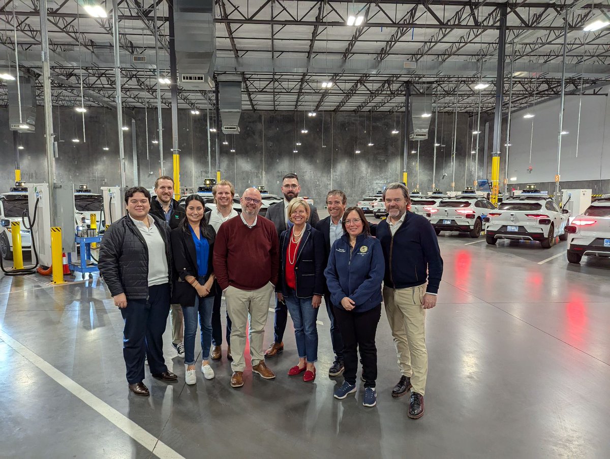 TechNetMidwest's tweet image. Last week, TechNet hosted a group of Illinois lawmakers in Arizona to learn about autonomous vehicle safety and regulation; and to see firsthand how this technology is saving lives, promoting sustainability, and mitigating accessibility gaps in the Phoenix area.