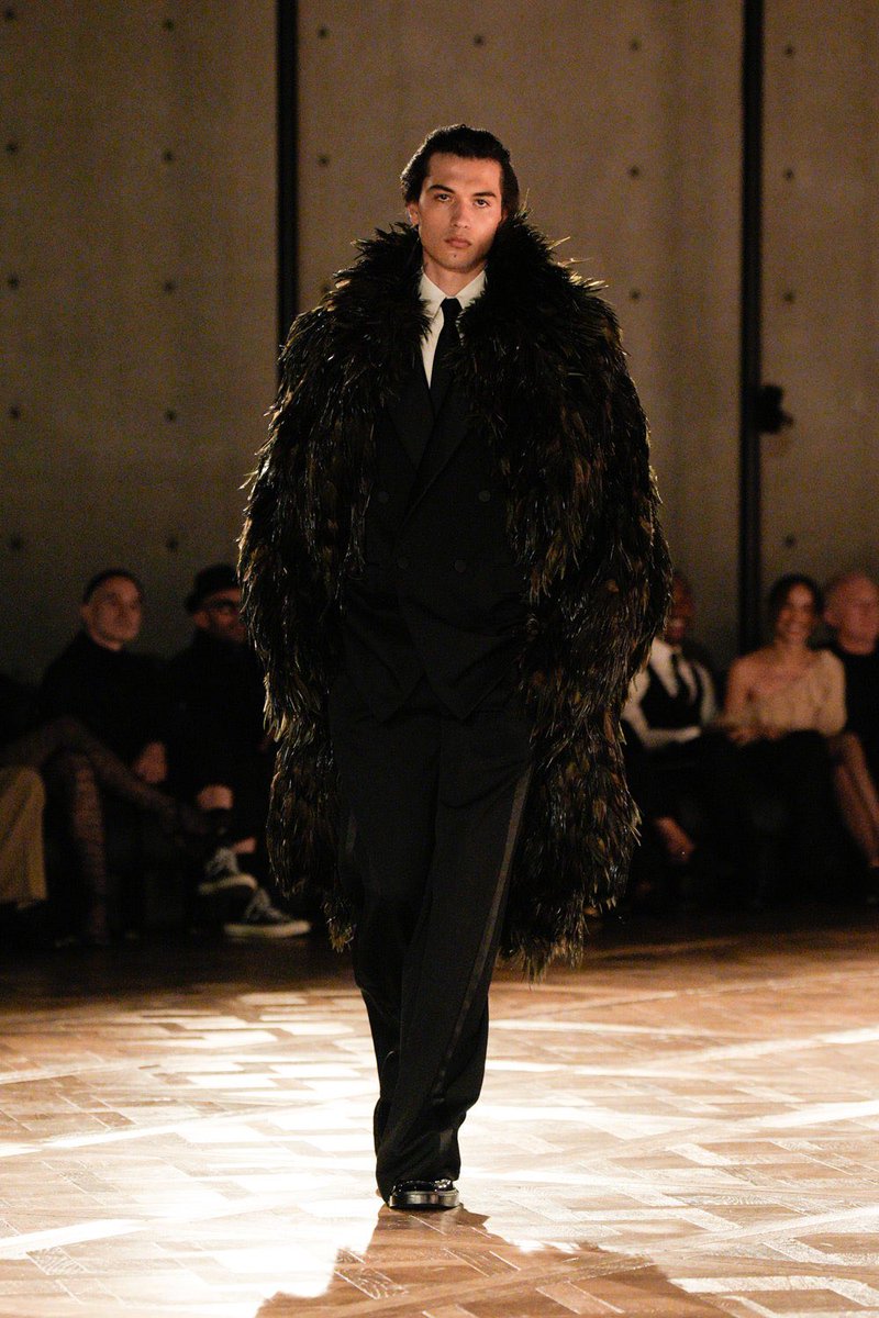 i’m in love with the saint laurent man!