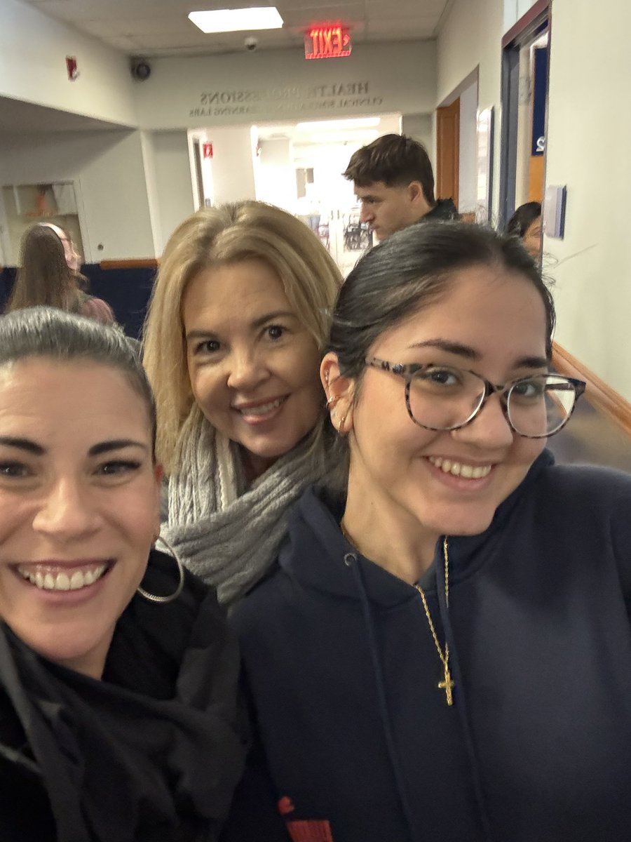 melmjohnson11's tweet image. Great class trip to Mercy University so my Roosevelt Scholars can see what campus life is like!!! We even ran into a few Roosevelt Scholars from class of 2024!!
#AlwaysMovingForward 
#YonkersMagic 
#ClassOf2025 
@a_dechent 
@RcollinsJudon 
@AnibalSolerJr 
@YonkersSchools