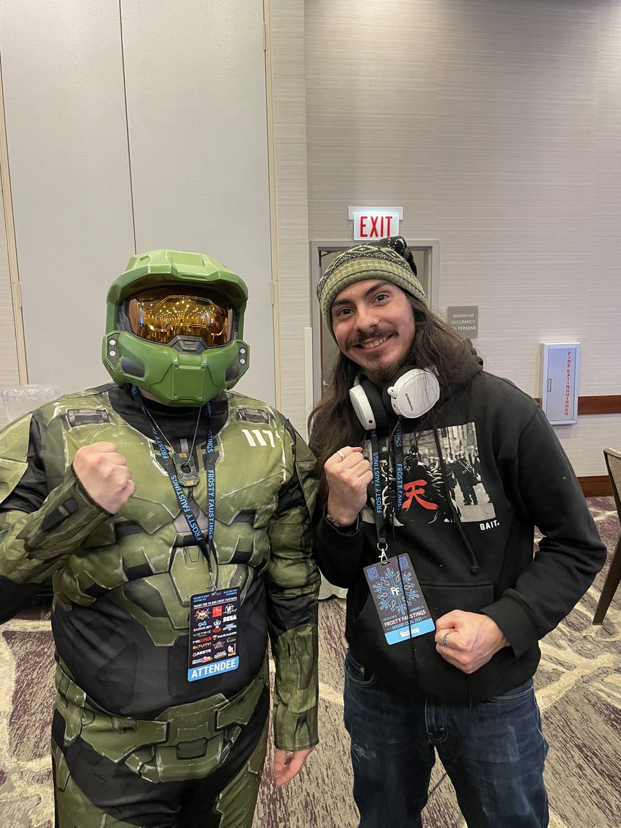 Also saw someone in a Chief costume so you know ya boy had to get a photo with him