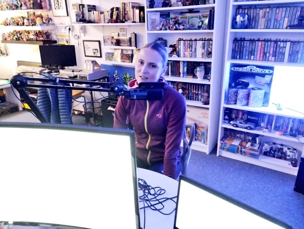 Jakso 77: Ilona Hakoniemi 

Määrätietoinen. Kääntää kaikki kivet. Himoharjoittelija. Fiksu. Lukkarin DNA. Kausiennakkoa 2025.

Tuhti paikallisurheilukatsaus. SalBa:n tiisaukset, Talviklassikko ja Iirojen mysteerimiehet.

Runsaan palautteen purku.

open.spotify.com/episode/3zf2cV…

#Fera