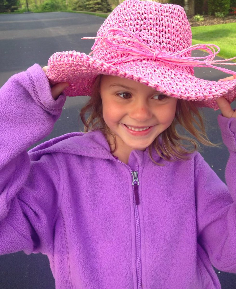 ☘️SENIOR SPOTLIGHT ☘️ ABBY BALL

Position: center
Fav color: green
Fav food: cannolis
Abby plans to major in pre law and minor in physiology in college! Best of luck Abby!! We love you!! 🎉🫶