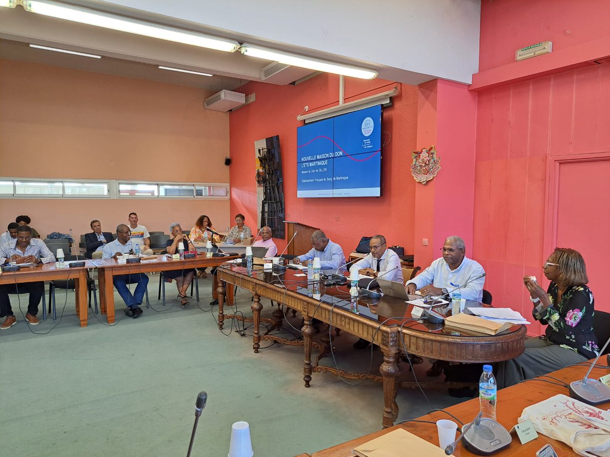 #ConseilMunicipal 
La Maison du #dondu sang de  l'EFS s'installe à Dillon (1er étage du Bâtiment Le Phil's). Véritable enjeu de santé publique pour notre territoire. Les besoins en produits sanguins sont croissants. Chaque don peut sauver une vie.
Soyons solidaires. Faites un don