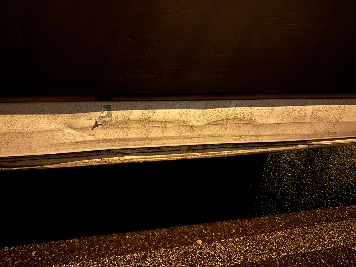 Codecci's tweet image. .@boltapp piinlik ei ole sellist ronti täishinnaga rentida?

Ja kas harrastate Aasia stiilis &apos;rollerirendiäri&apos;, et lasete enne kümnel inimesel kahjud kinni maksta ja siis hea odav ise ühe korra remonti viia või mis põhjusel ühel autol ~5 kohast keretööd tegemata?