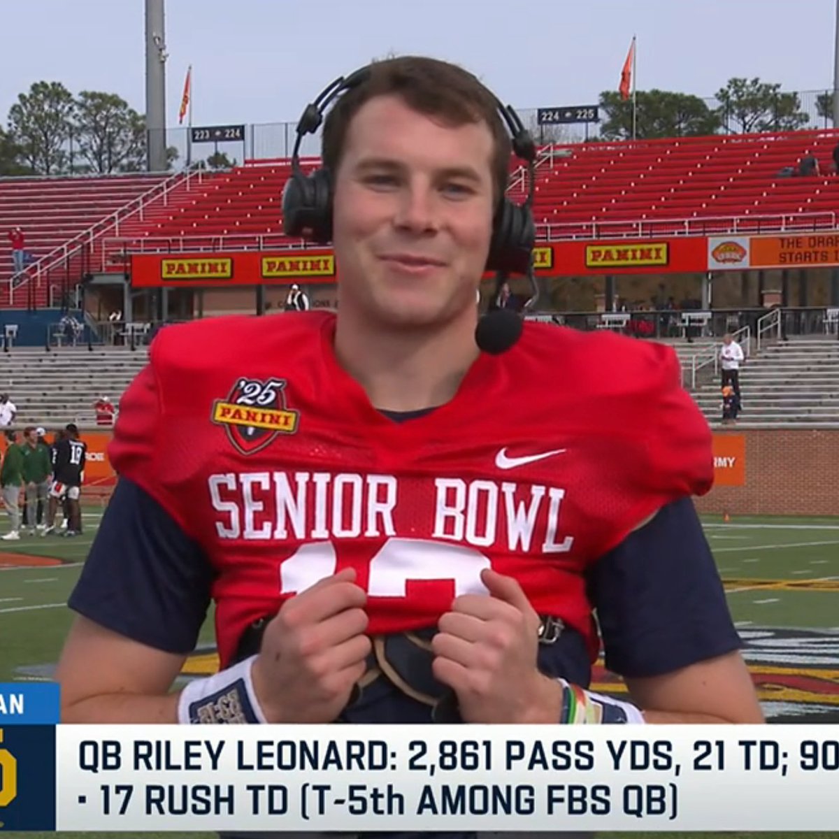 tbhorka's tweet image. Former Notre Dame QB Riley Leonard said he's still sore from the national title game vs. Ohio State.

"Those dudes could hit."

So why's he partaking in the Senior Bowl?

"If you give me a chance to play football, I'm going to play it."

Football guy.

BlueandGold.com