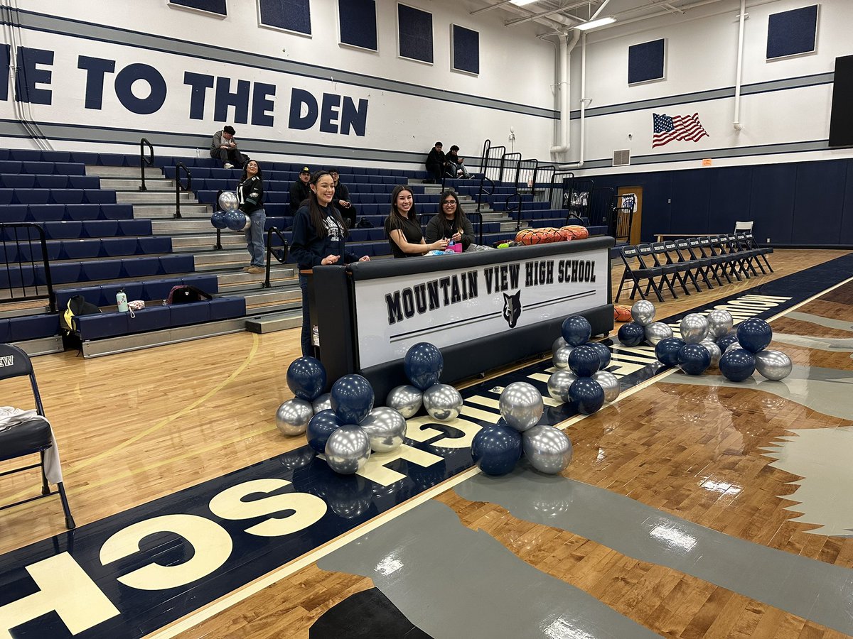Senior Night!!! Let’s Go!! Ceremony 5:30p.m. 💪🏻🏀🐺