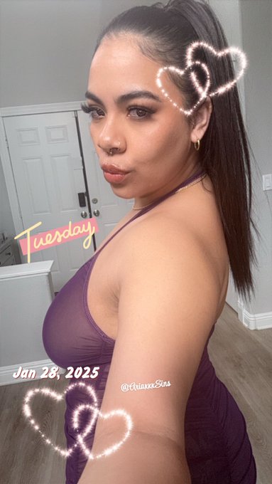 2 pic. Happy Tuesday ? new live show ⬆️ tonight ? https://t.co/SznLTkMjml