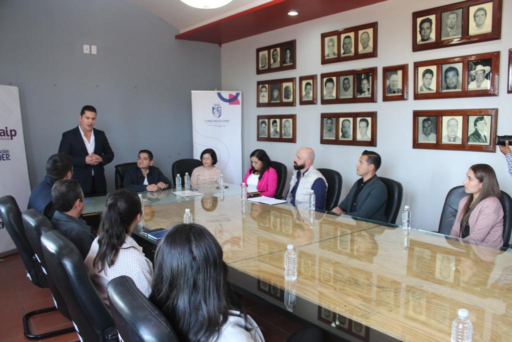 IMAIP_oficial's tweet photo. 🖊️Se celebró la firma de Convenio de Colaboración en materia de capacitación entre el Ayuntamiento de Tangancícuaro, Michoacán y el #IMAIP con el objetivo de seguir trabajando en fortalecer la cultura de la #Transparencia, la #PDP y el #DAI en el Estado. #InformaciónEsPoder⚡️ https://t.co/egYGbuqx6S