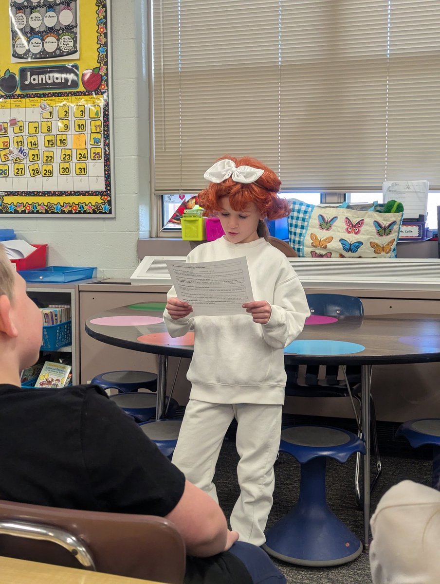 Mrs. Holm tweet media