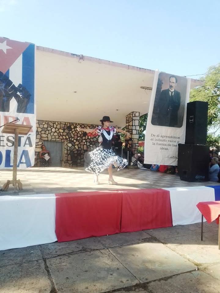Prog_CulturaPer's tweet photo. Desfile Martiano, en homenaje al apóstol José Martí.
#PericoEnVictoria https://t.co/kRMh1UY8IZ
