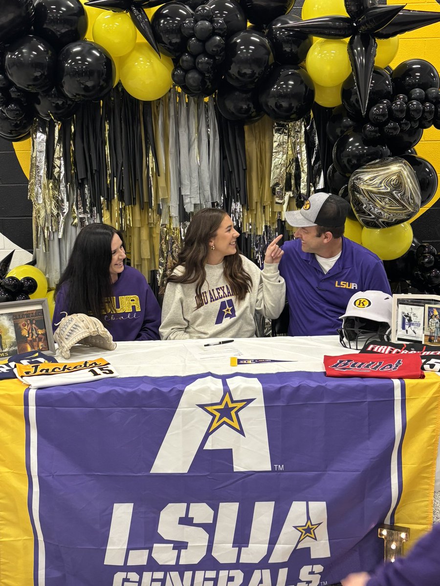 sam_hayes07's tweet photo. Officially a General!!💜🤍
I’m so blessed to have such a great support system and can’t wait for the future! @tpart25 @BranninHagan @LSUA_SB @BulletAthl @The_elite_grind @KinderJackets https://t.co/BIA6JLABXr