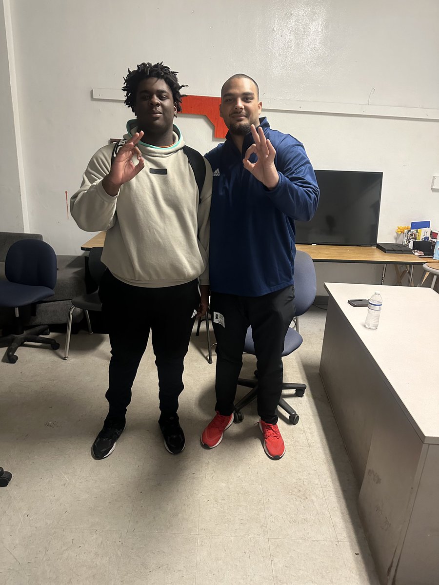 Had a great conversation today with <a href="/CoachSantana_/">Devin Santana</a>  go owls🦉💙❤️