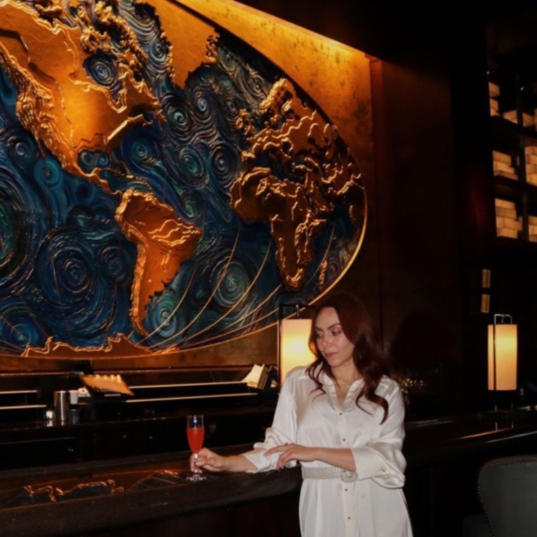 From wordly art to handcrafted cocktails, Hilton Americas-Houston is designed for refined experiences. 

#HoustonHotels #HoustonBars #DowntownHouston #HoustonStaycation