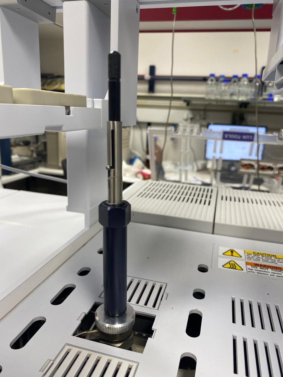 Nacherntephysi1's tweet photo. We’re looking forward to the promising results from this collaboration and the continued synergy between #UniversityHohenheim, #UDESC, #IFFar, and #KOB. Stay tuned! 💡

#Research #Collaboration #SPME #VolatileCompounds #ScienceInAction https://t.co/OIcQ6hv78W