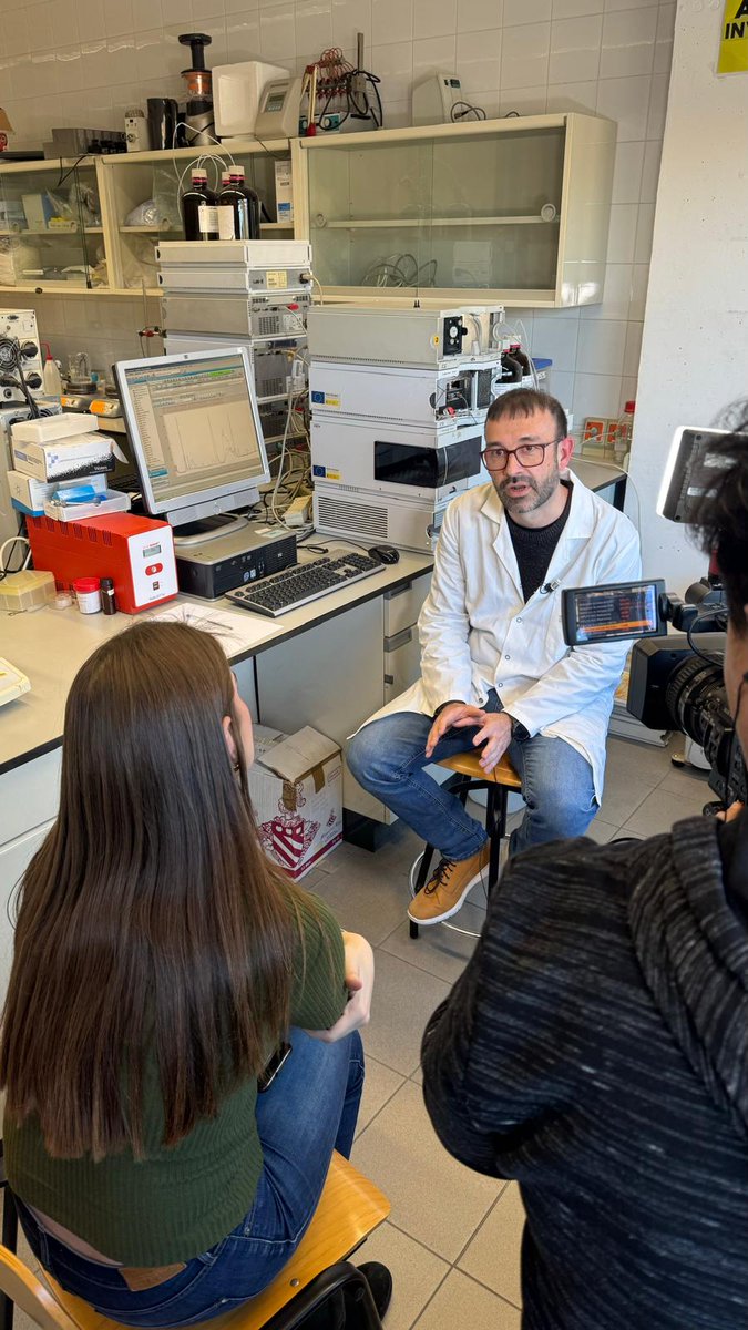 FisaFood's tweet photo. Today, Mediaset visit our laboratory for an interview to Prof. Oscar Núñez and PhD St. Danica Mostoles about honey fraud and Authentication... https://t.co/1GS9AnwDyH