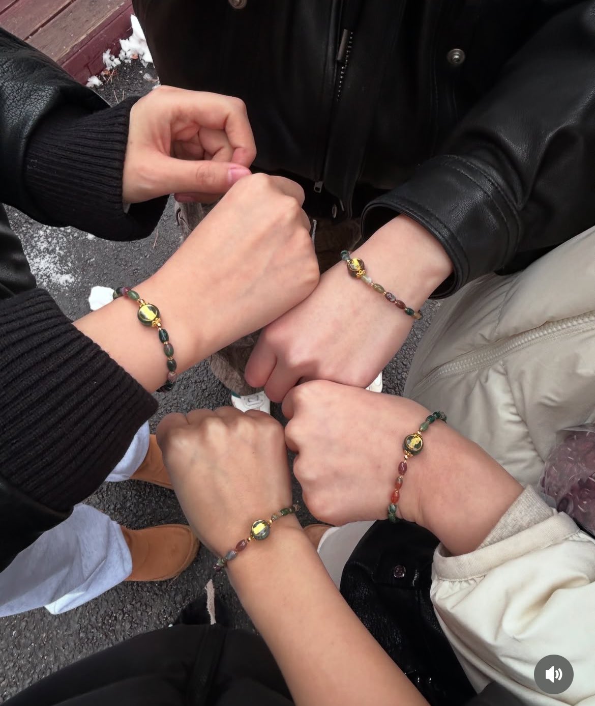 GiaUI_1WwAIUzBo?format=jpg&name=large