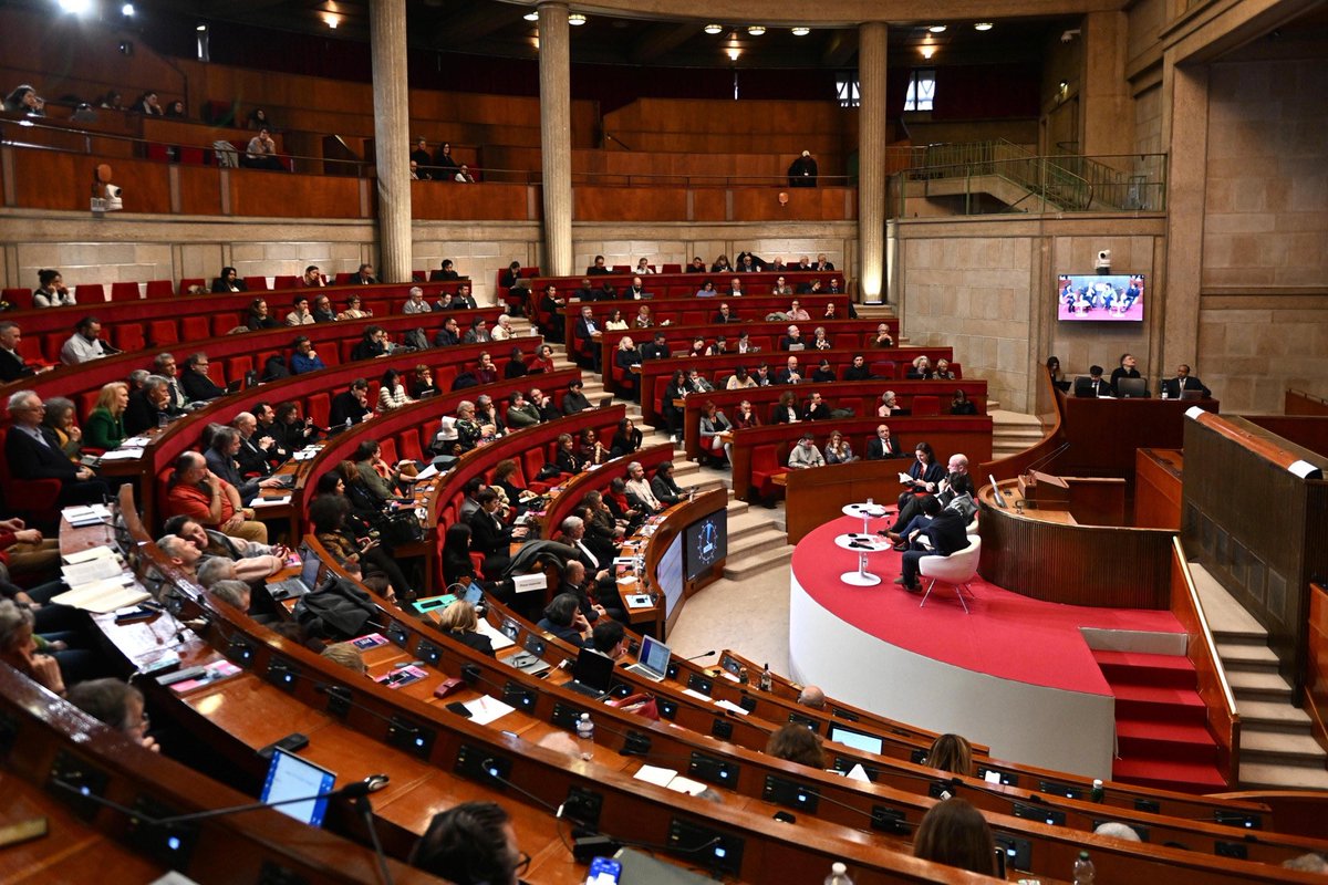 Plus qu'une nécessité, la mixité socio-scolaire est une urgence à l'heure où la ségrégation scolaire continue de s'organiser sous nos yeux partout en France. Il faut s'y attaquer !

Merci au <a href="/lecese/">CESE</a> pour ces échanges riches et précieux.