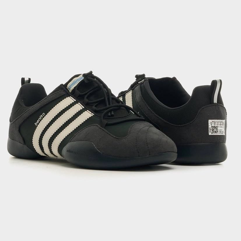 AccessBadBunny's tweet photo. Adidas unveils the design of its new “Ballarina” sneaker in collaboration with Bad Bunny. 🔜 https://t.co/wqD8jBku4h