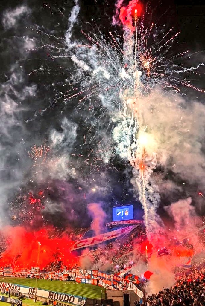 QUE PEDAZO DE FOTO DE LA PRIMERA HINCHADA DEL MUNDO 🔵⚪️🔴