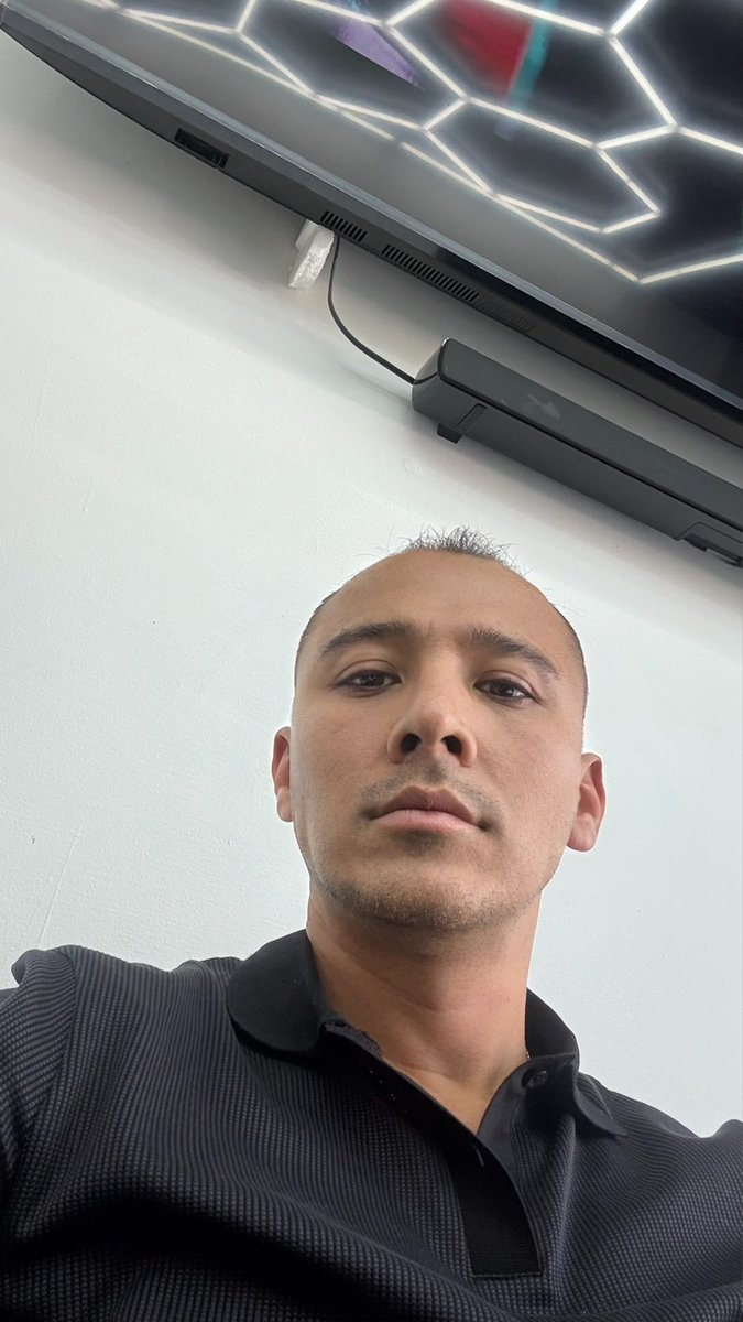 omifin18's tweet photo. Los rumores son ciertos, hacer ejercicio, dormir bien, comer suficiente, poner límites y rodearte de personas positivas te hace más feliz. https://t.co/DwXrWj8v5n