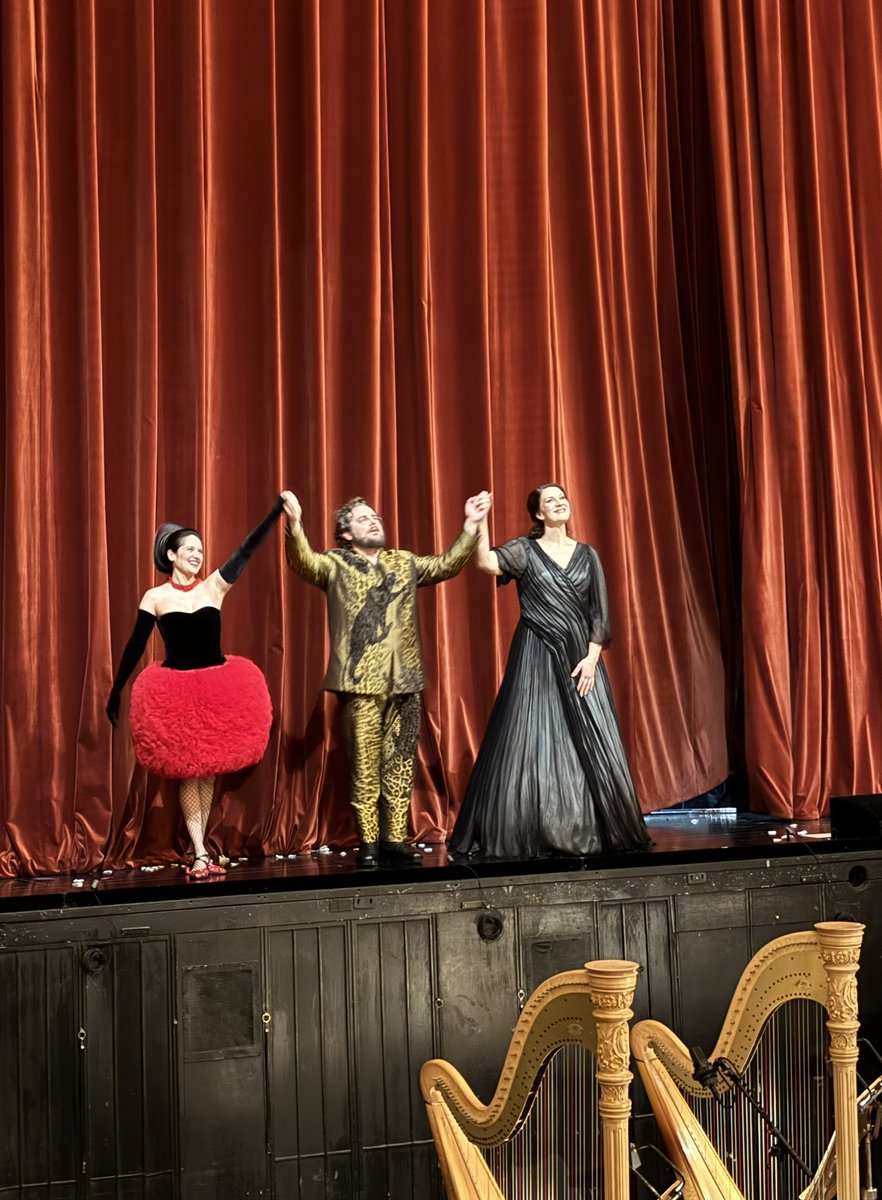 Curtain call after a fun Ariadne auf Naxos 
<a href="/SaraBlanch_SB/">Sara Blanch Freixes</a> <a href="/Spikelmyers/">Michael Spyres</a> <a href="/LiseDavidsen/">LiseDavidsen</a> <a href="/WrStaatsoper/">Wiener Staatsoper</a>