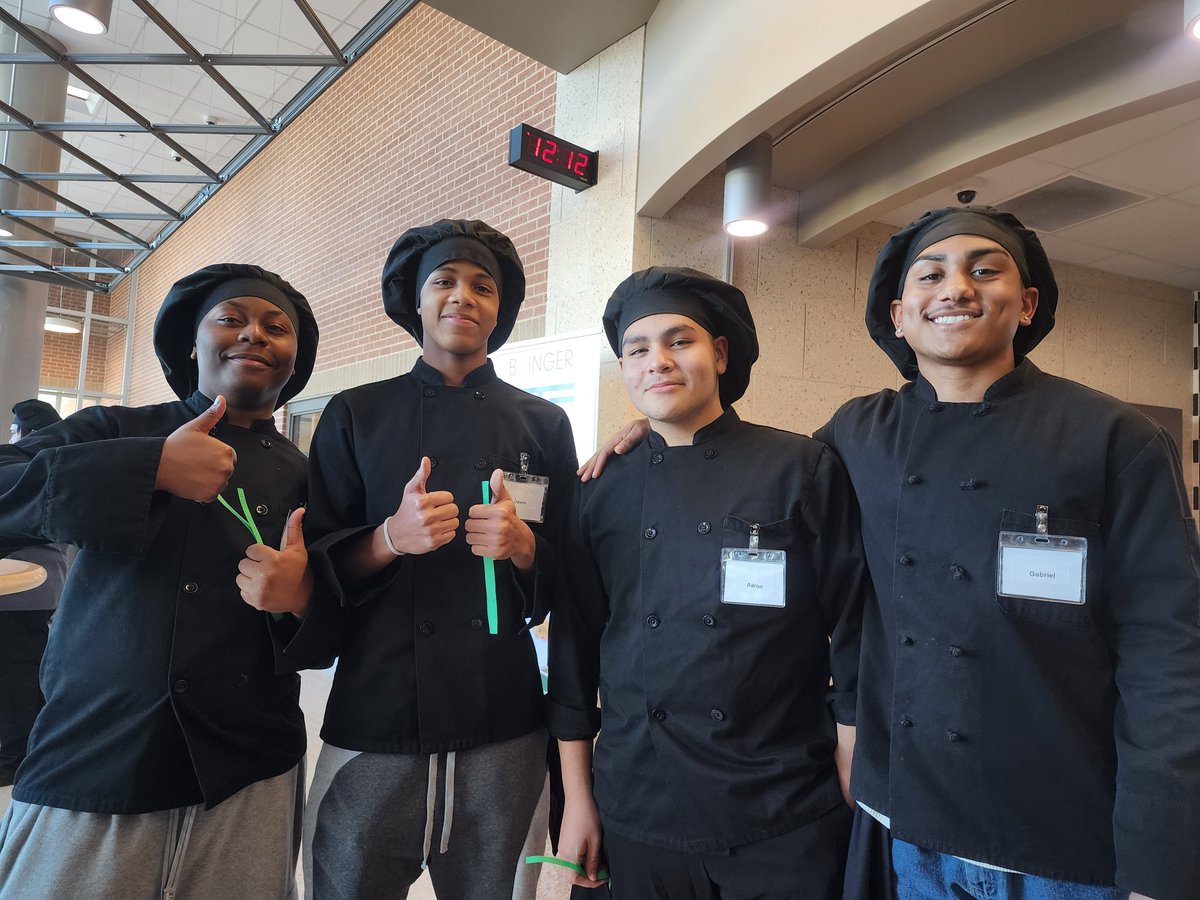A great lunch once again by our students! Thank you for making our dining so pleasant 😊 
<a href="/DrJoe_HEBISD/">DrJoeHEBISD</a> <a href="/bjohnsonEDU/">Dr. Brandon Johnson</a> <a href="/hebisd/">HEB ISD</a>