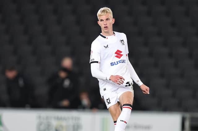 🏴󠁧󠁢󠁥󠁮󠁧󠁿🌟 | Charlie Waller (19, CB) for MK Dons vs Harrogate:

▫️ 11 Clearances
▫️ 1 Goal-Line Clearance
▫️ 103 Touches, 9 Passes into the Final Third 
▫️ 70% Pass Accuracy (46/66) 👏

A commanding performance at the back for the 19-year-old! 🌟