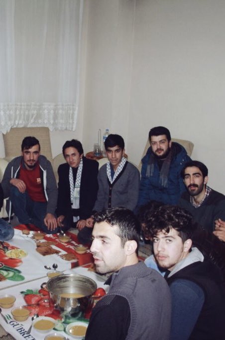 Ak Parti Genel Merkez Gençlik Kolları MKYK üyeliğine seçilen kıymetli ağabeyim <a href="/YunusEmreMks/">Yunus Emre Müküs</a> ‘e başarılarının devamını dilerim. 

📌 Fotoğraftaki Yer : Suriye/Halep Sınırı.