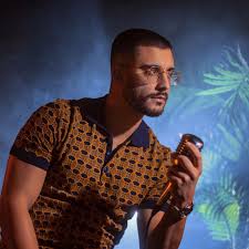 EuroQuotidien's tweet photo. [  🇪🇸 #BenidormFest2025]
C'est maintenant au tour de David Afonso de monter sur scène. Il  interprète "Amor barato" (amour pas cher).
 
#Eurovision  #Eurovision2025 #DavidAfonso https://t.co/CXcRsHFXTa