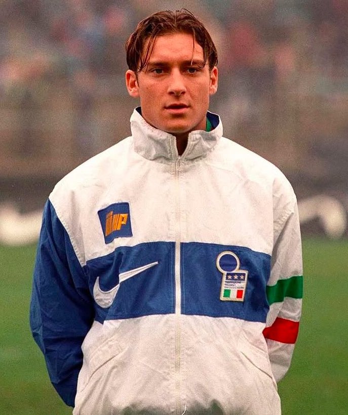 thesefootytimes's tweet photo. The jacket. The man. The vibe. 

Magnifico ✨ https://t.co/hSgK5yCz0S