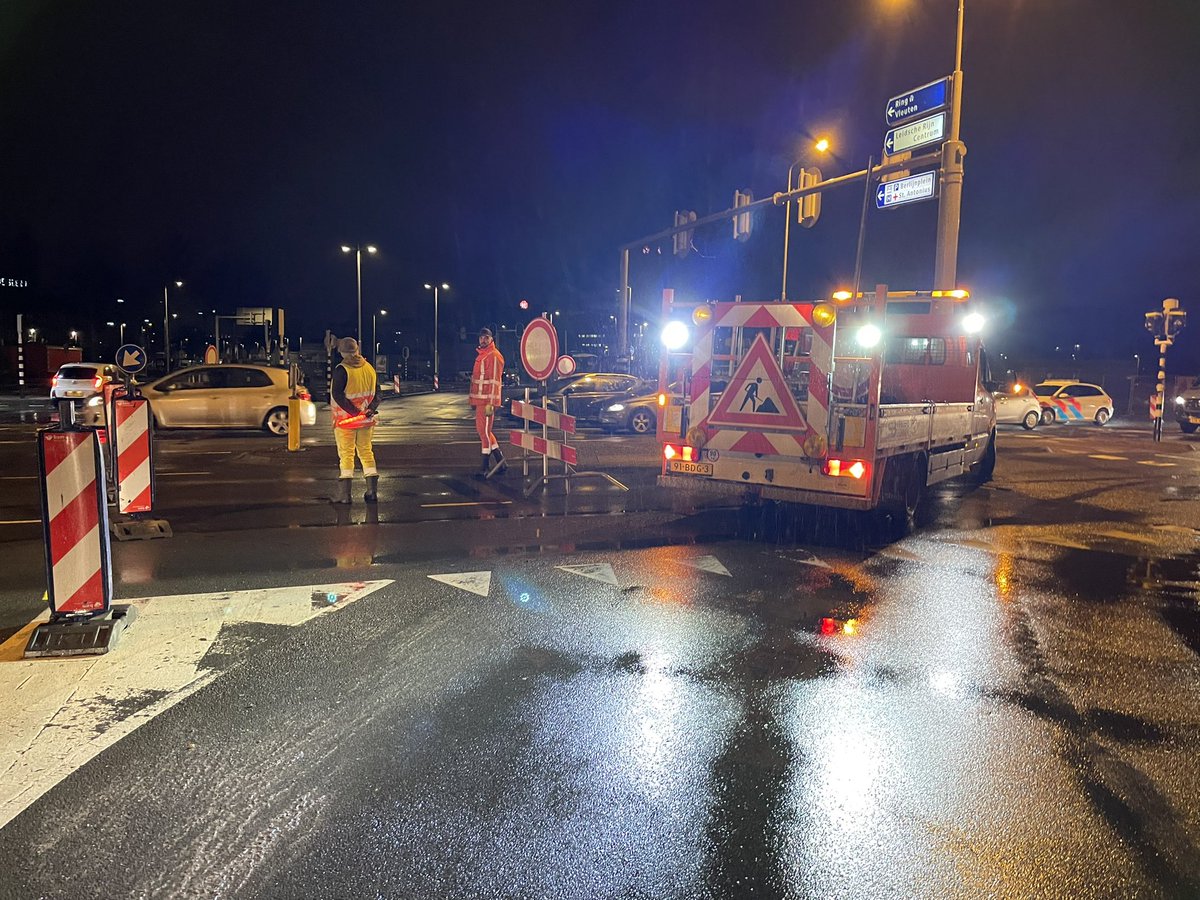 Thomas a Kempisweg is dicht. Vanaf nu met een bochtje eromheen.