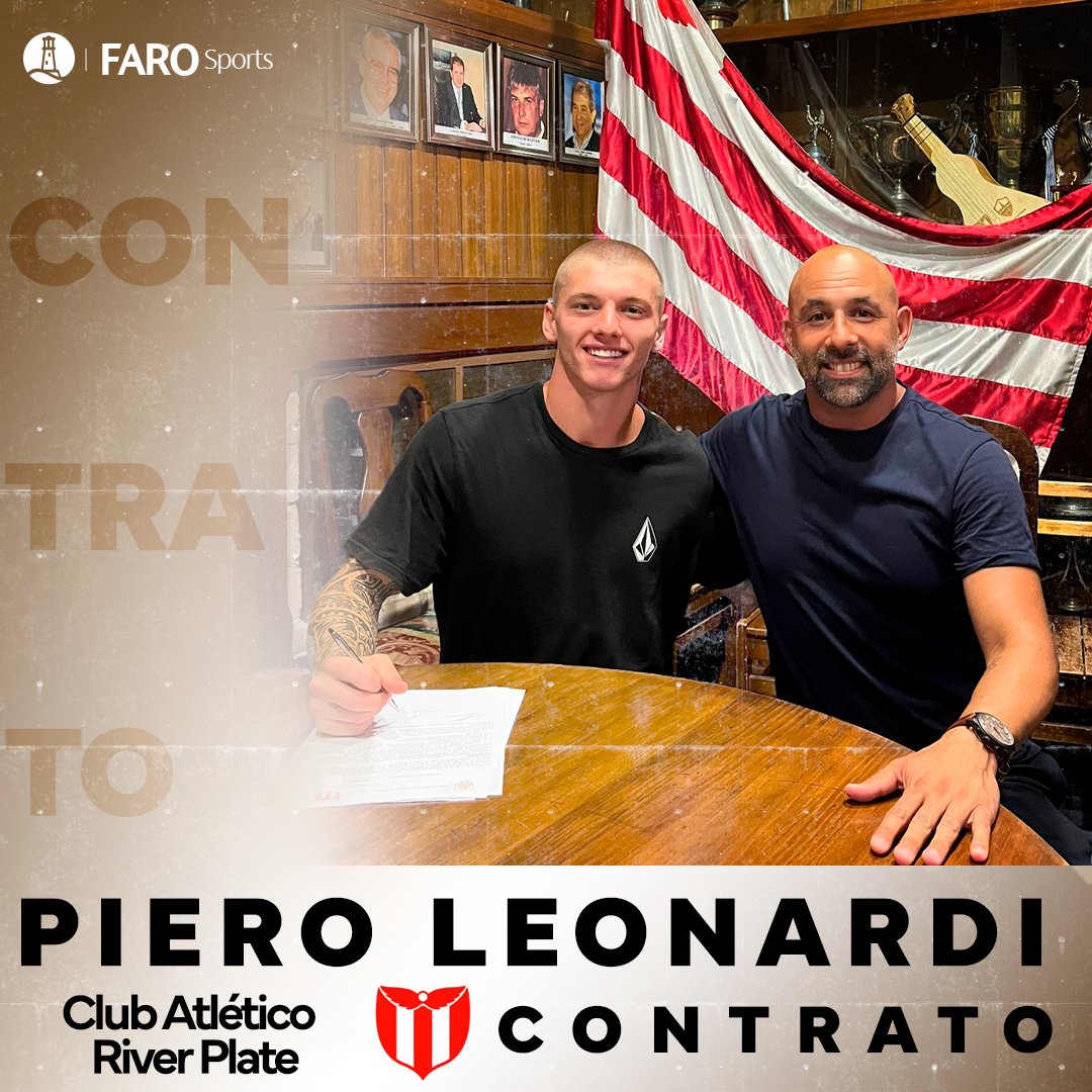 faro_sports's tweet photo. 𝐂𝐎𝐍𝐓𝐑𝐀𝐓𝐎 𝑭𝑨𝑹𝑶 𝑺𝑷𝑶𝑹𝑻𝑺!

𝐏𝐢𝐞𝐫𝐨 𝐋𝐞𝐨𝐧𝐚𝐫𝐝𝐢, acompañado por uno de nuestros scouts @gabypereirafaro, firma su vínculo con @cariverplateuru

¡Éxitos en tu nueva etapa! 🌟⚽️

| #FaroSports | #ConcretamosSueños https://t.co/QvUgOxGz54