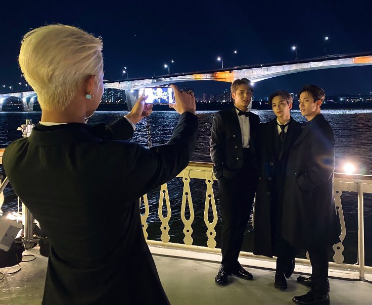 goseclips's tweet image. joshua taking picture of himself instead of mingyu jeonghan dk