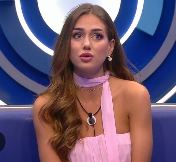 locrack's tweet photo. #GHLímite4 #GH28E #GH29E 
A quien preferís ?
🔄 Maica
♥️ Maria https://t.co/z4jfCg5ftk